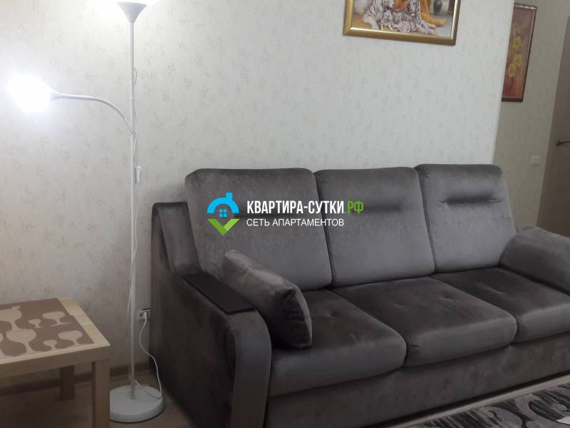 Снять 1-комнатную квартиру посуточно. Киров, Пр-Т Строителей,52